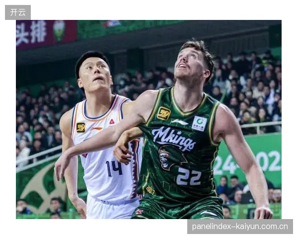 上海队新星李弘权凭借出色表现入选一阵，已成长为球队本土核心之一。